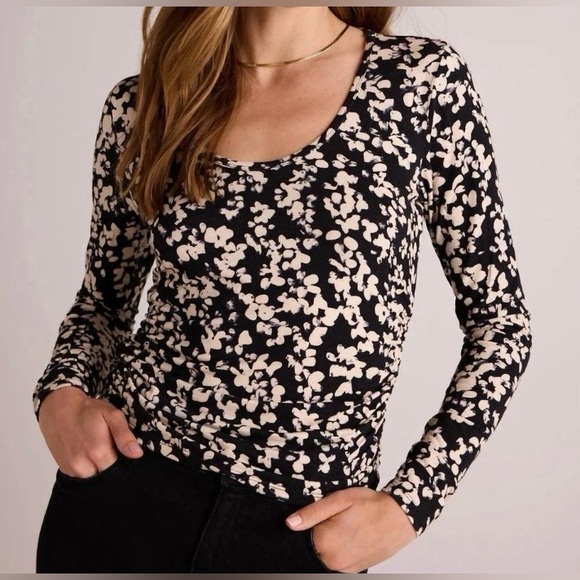 BELLA DAHL - B&W floral blouse. NWOT. - Picture 1 of 7